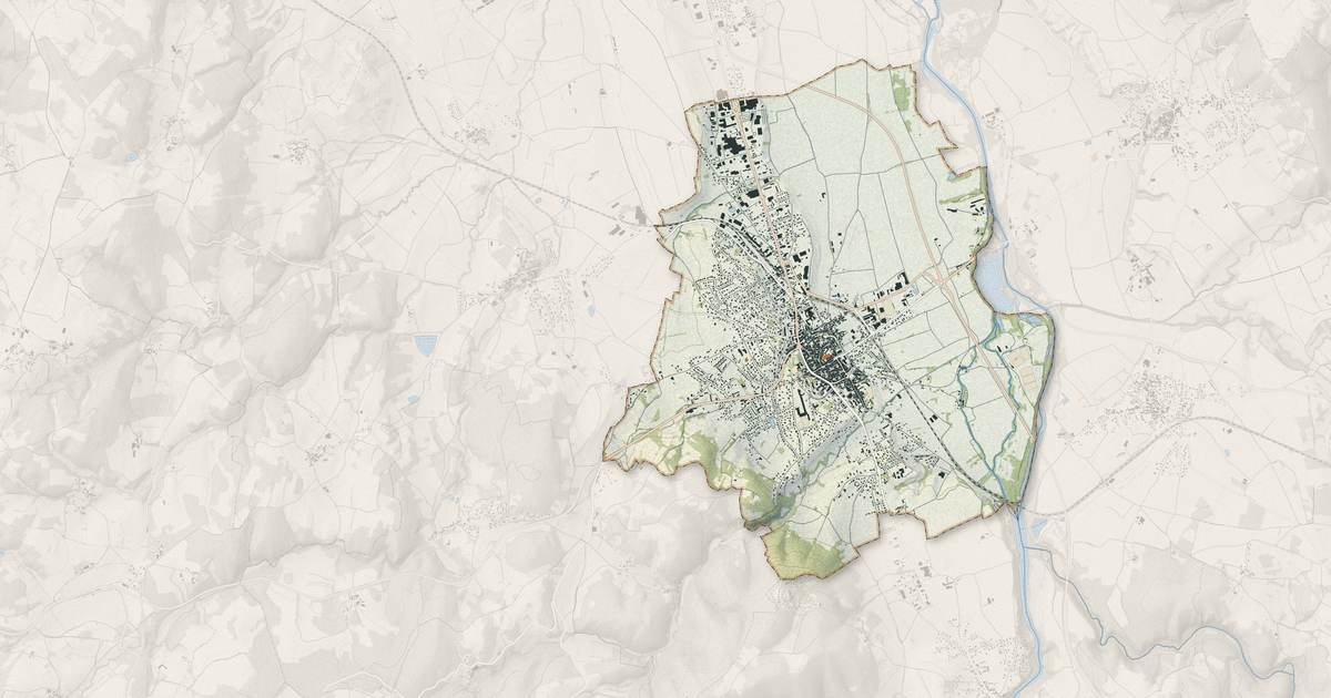 Portrait cartographique de Brioude : relief, eau, forêts, bâti et voies, calculés à partir des données de l'IGN