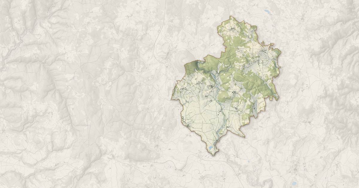 Portrait cartographique de Céaux-d'Allègre : relief, eau, forêts, bâti et voies, calculés à partir des données de l'IGN