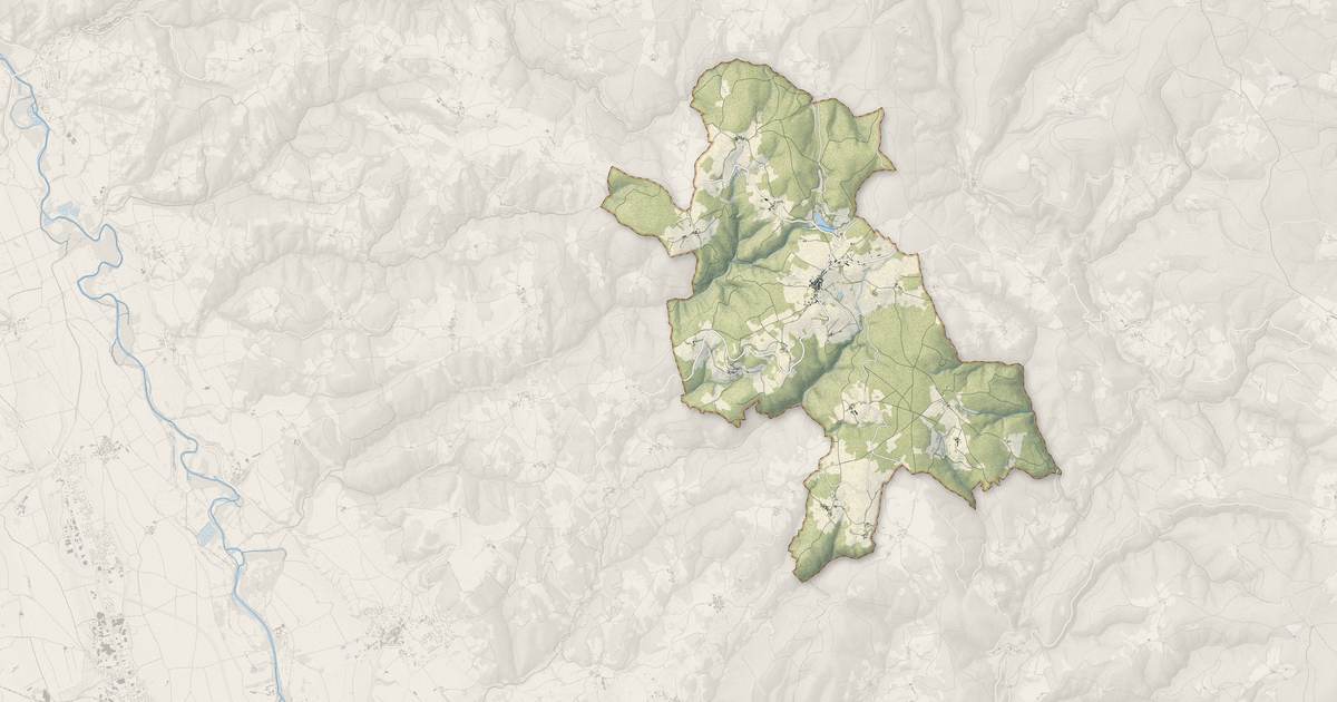 Portrait cartographique de Champagnac-le-Vieux : relief, eau, forêts, bâti et voies, calculés à partir des données de l'IGN