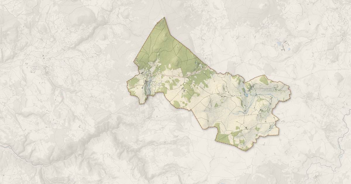 Portrait cartographique de Champclause : relief, eau, forêts, bâti et voies, calculés à partir des données de l'IGN