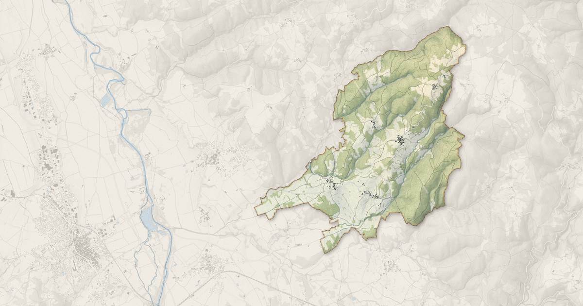 Portrait cartographique de Chaniat : relief, eau, forêts, bâti et voies, calculés à partir des données de l'IGN