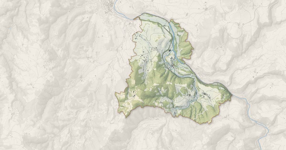 Portrait cartographique de Chanteuges : relief, eau, forêts, bâti et voies, calculés à partir des données de l'IGN