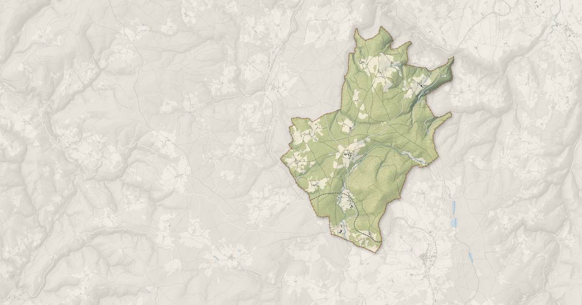 Portrait cartographique de La Chapelle-Geneste : relief, eau, forêts, bâti et voies, calculés à partir des données de l'IGN
