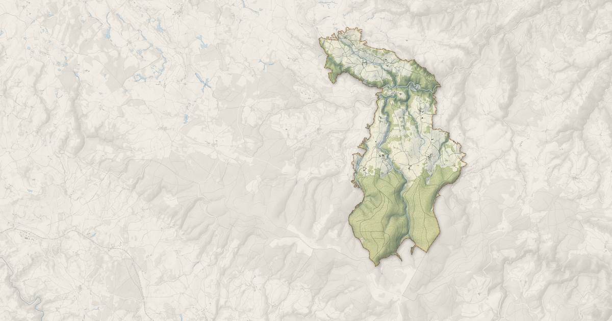 Portrait cartographique de Chastel : relief, eau, forêts, bâti et voies, calculés à partir des données de l'IGN