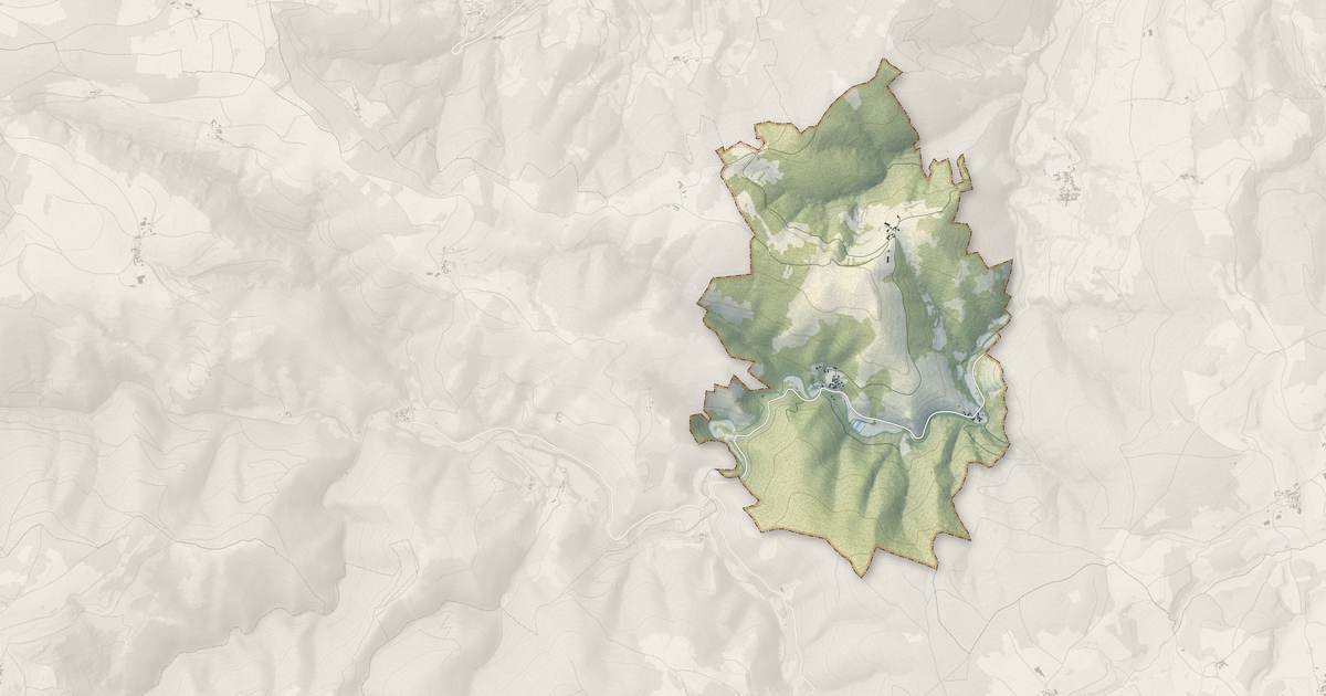 Portrait cartographique de Chazelles : relief, eau, forêts, bâti et voies, calculés à partir des données de l'IGN