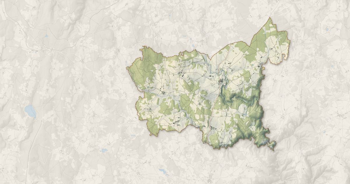 Portrait cartographique de Chomelix : relief, eau, forêts, bâti et voies, calculés à partir des données de l'IGN