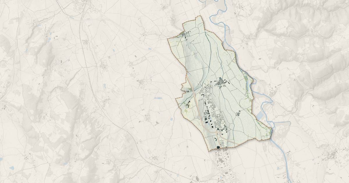Portrait cartographique de Cohade : relief, eau, forêts, bâti et voies, calculés à partir des données de l'IGN