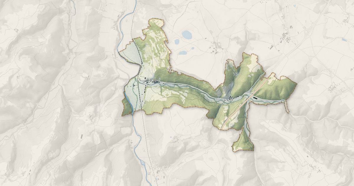 Portrait cartographique de Grenier-Montgon : relief, eau, forêts, bâti et voies, calculés à partir des données de l'IGN