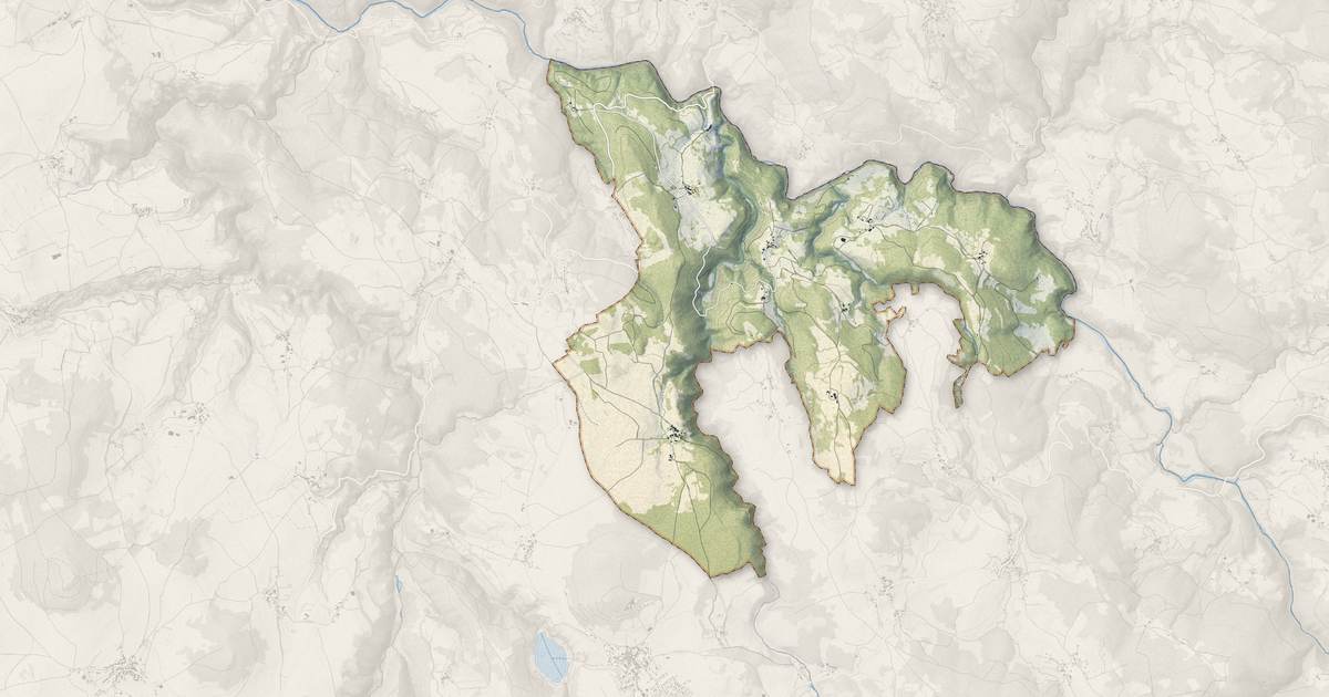 Portrait cartographique de Lafarre : relief, eau, forêts, bâti et voies, calculés à partir des données de l'IGN