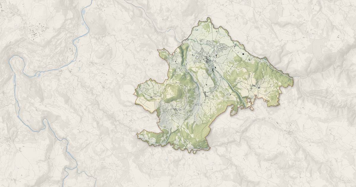 Portrait cartographique de Lantriac : relief, eau, forêts, bâti et voies, calculés à partir des données de l'IGN