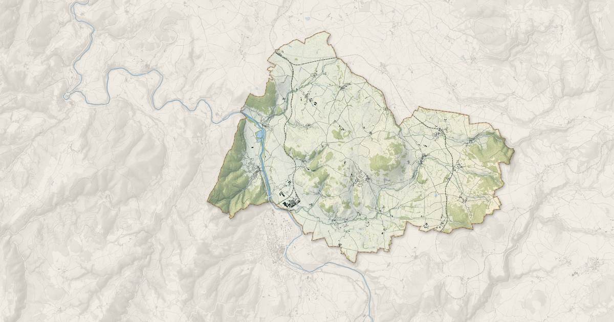 Portrait cartographique de Mazeyrat-d'Allier : relief, eau, forêts, bâti et voies, calculés à partir des données de l'IGN