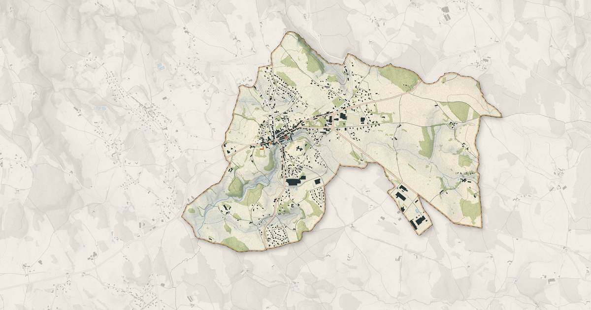 Portrait cartographique de Montfaucon-en-Velay : relief, eau, forêts, bâti et voies, calculés à partir des données de l'IGN
