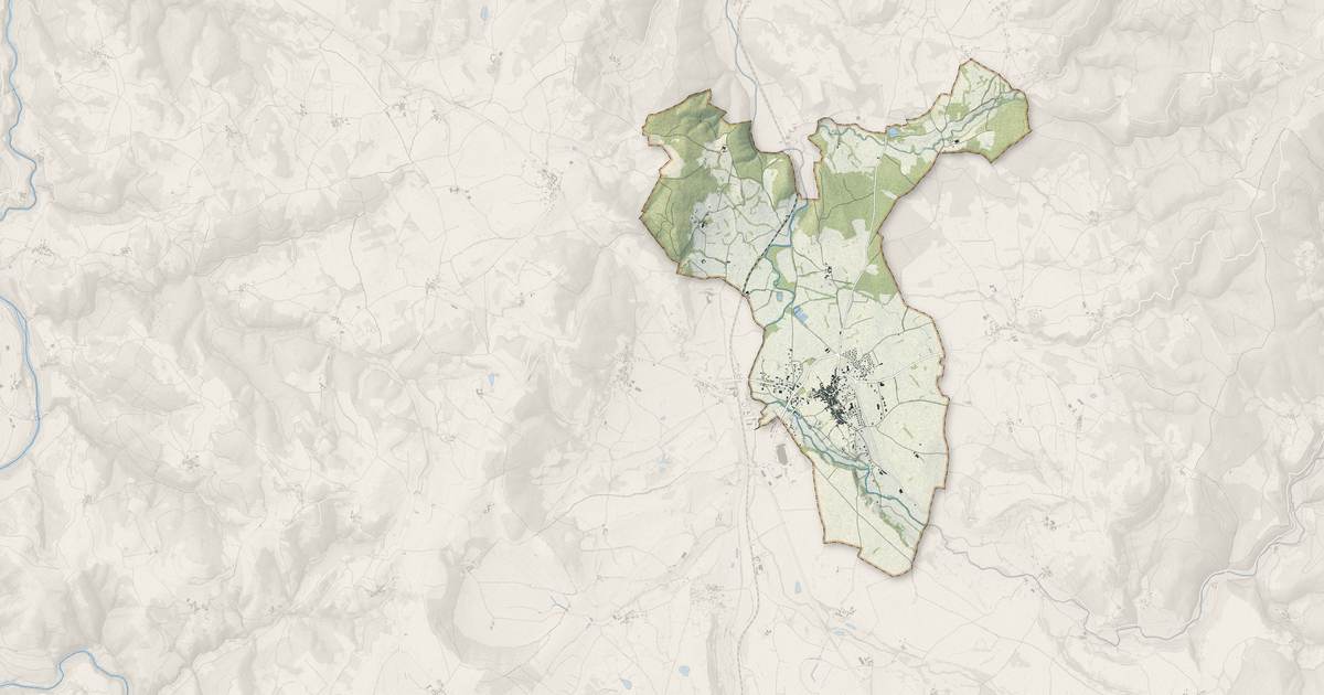 Portrait cartographique de Paulhaguet : relief, eau, forêts, bâti et voies, calculés à partir des données de l'IGN