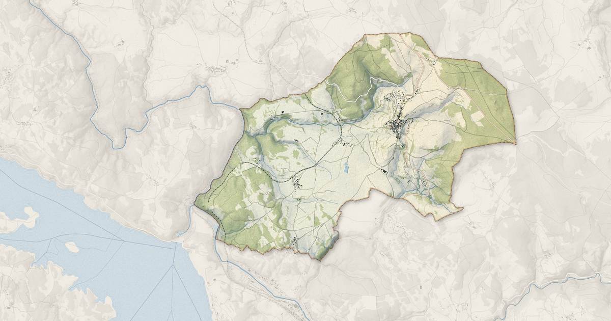 Portrait cartographique de Pradelles : relief, eau, forêts, bâti et voies, calculés à partir des données de l'IGN
