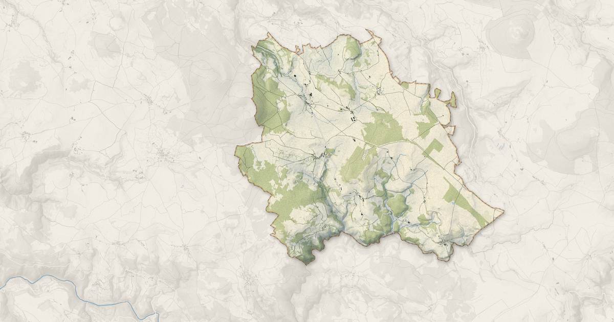 Portrait cartographique de Présailles : relief, eau, forêts, bâti et voies, calculés à partir des données de l'IGN