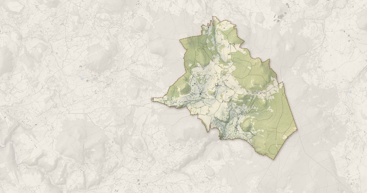 Portrait cartographique de Queyrières : relief, eau, forêts, bâti et voies, calculés à partir des données de l'IGN