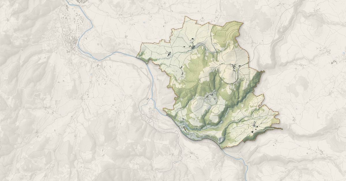 Portrait cartographique de Saint-Arcons-d'Allier : relief, eau, forêts, bâti et voies, calculés à partir des données de l'IGN