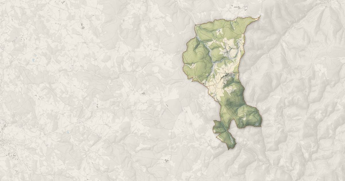 Portrait cartographique de Saint-Bonnet-le-Froid : relief, eau, forêts, bâti et voies, calculés à partir des données de l'IGN