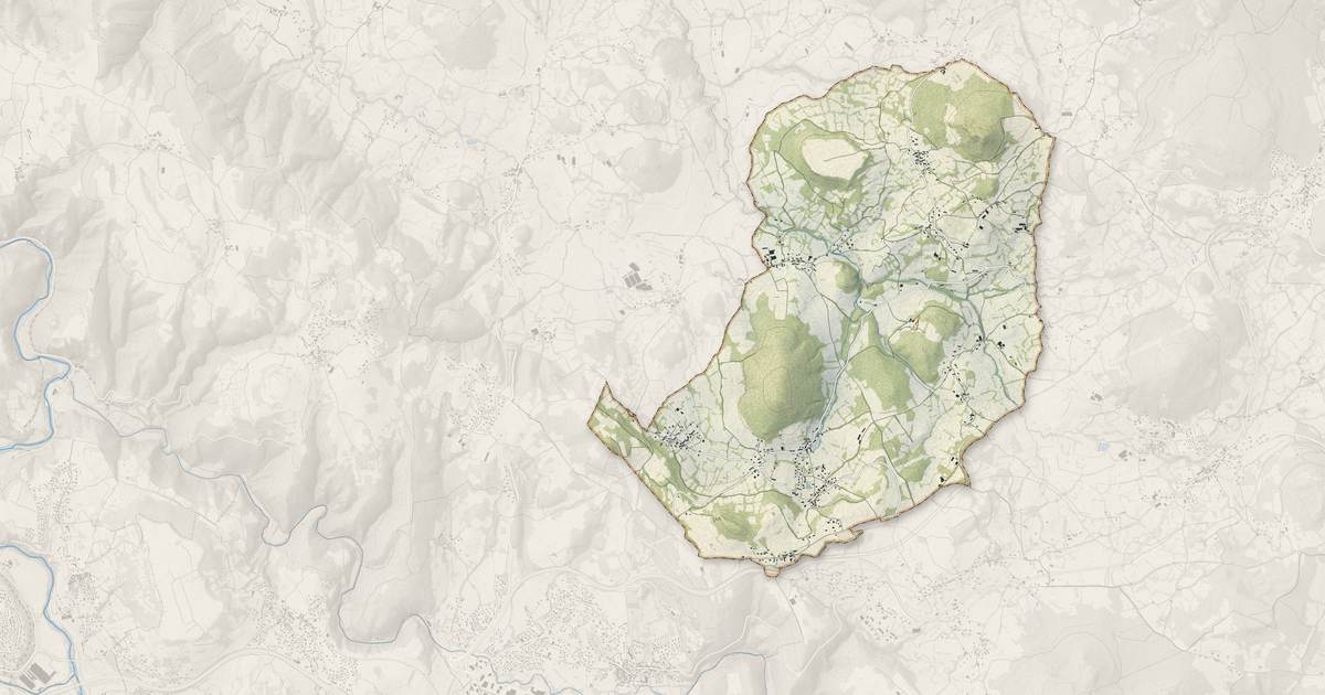 Portrait cartographique de Saint-Étienne-Lardeyrol : relief, eau, forêts, bâti et voies, calculés à partir des données de l'IGN