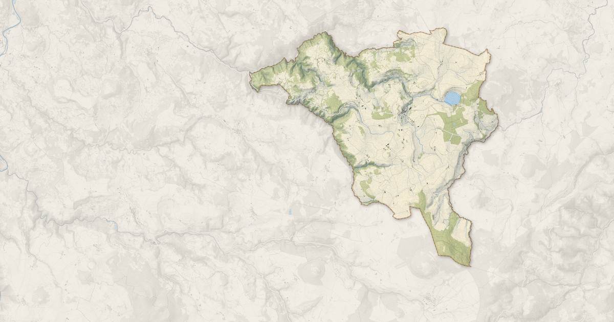 Portrait cartographique de Saint-Front : relief, eau, forêts, bâti et voies, calculés à partir des données de l'IGN