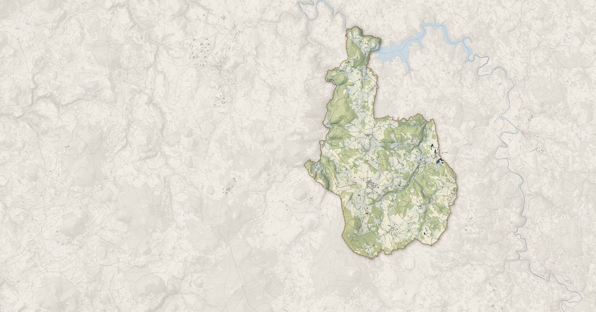 Portrait cartographique de Saint-Jeures : relief, eau, forêts, bâti et voies, calculés à partir des données de l'IGN