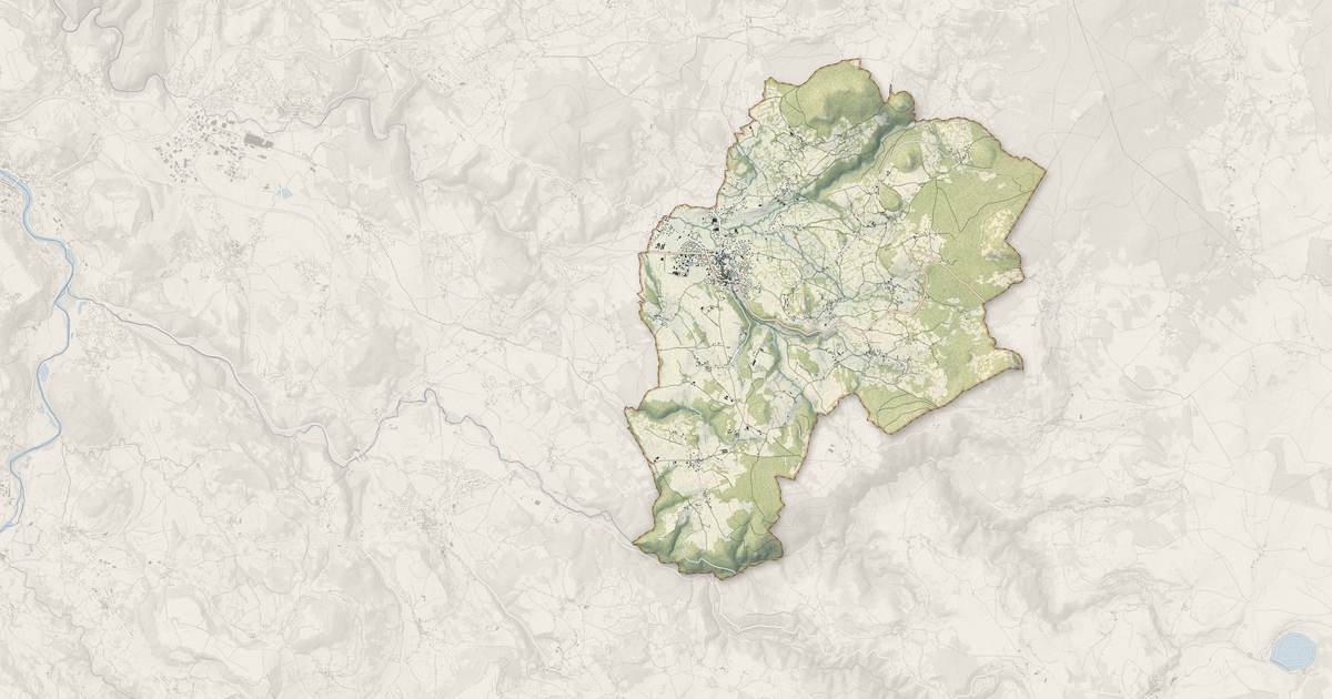 Portrait cartographique de Saint-Julien-Chapteuil : relief, eau, forêts, bâti et voies, calculés à partir des données de l'IGN