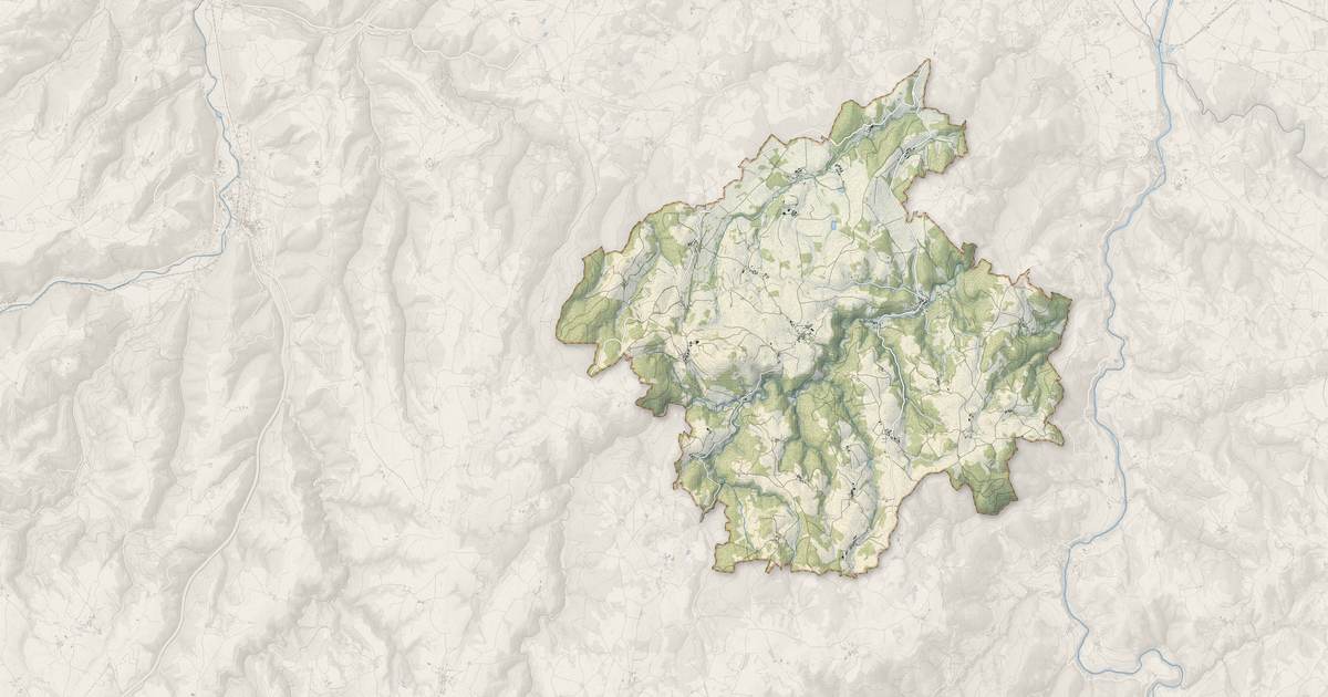 Portrait cartographique de Saint-Just-près-Brioude : relief, eau, forêts, bâti et voies, calculés à partir des données de l'IGN