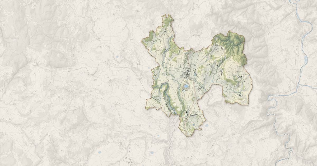 Portrait cartographique de Saint-Paulien : relief, eau, forêts, bâti et voies, calculés à partir des données de l'IGN