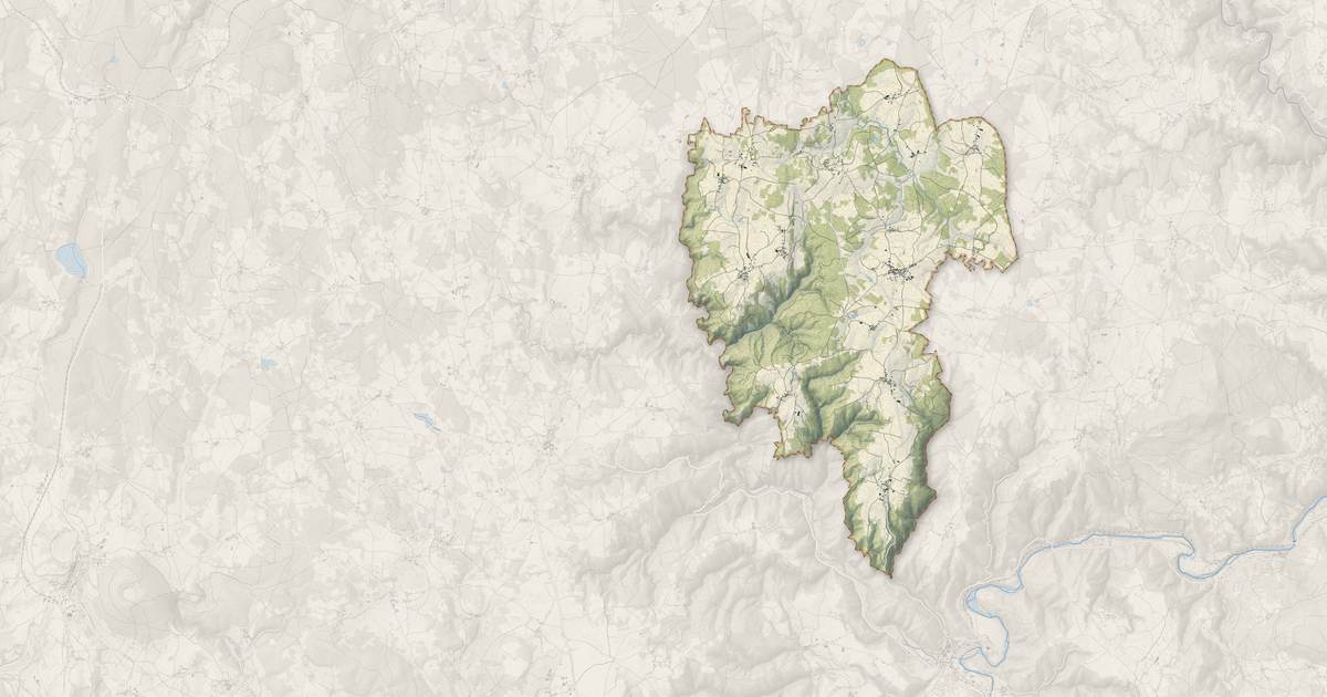 Portrait cartographique de Saint-Pierre-du-Champ : relief, eau, forêts, bâti et voies, calculés à partir des données de l'IGN