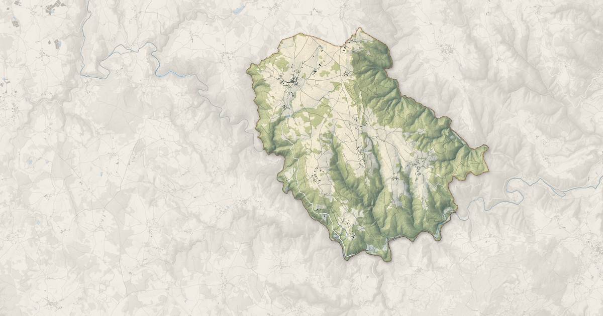 Portrait cartographique de Tiranges : relief, eau, forêts, bâti et voies, calculés à partir des données de l'IGN