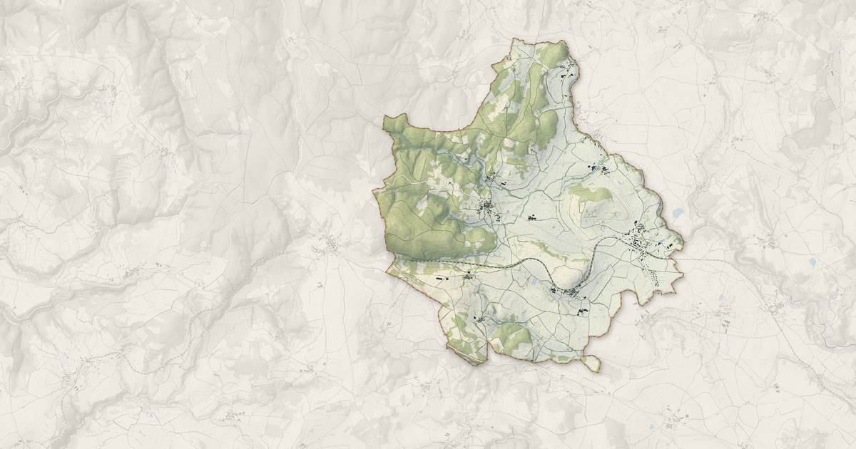 Portrait cartographique de Vernassal : relief, eau, forêts, bâti et voies, calculés à partir des données de l'IGN