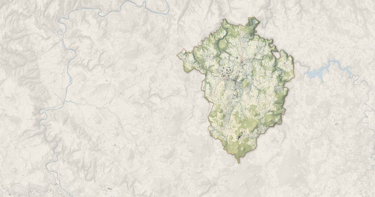 Portrait cartographique de Yssingeaux : relief, eau, forêts, bâti et voies, calculés à partir des données de l'IGN