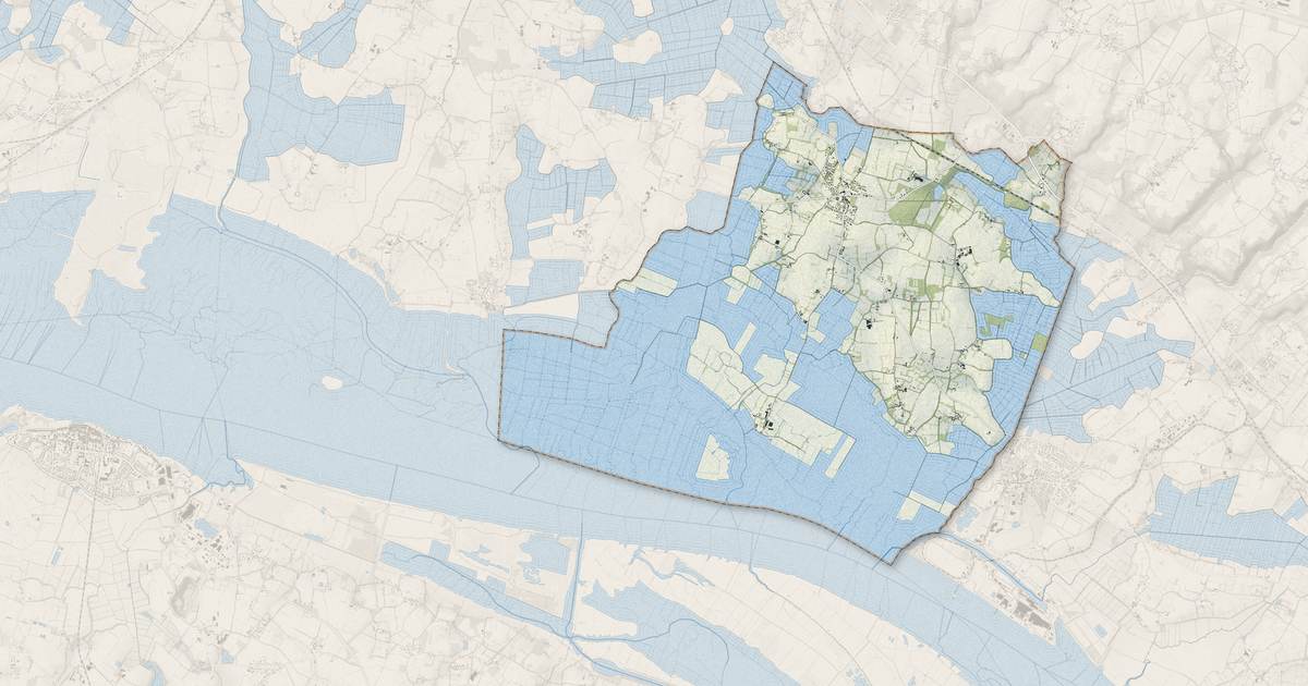 Portrait cartographique de Bouée : relief, eau, forêts, bâti et voies, calculés à partir des données de l'IGN