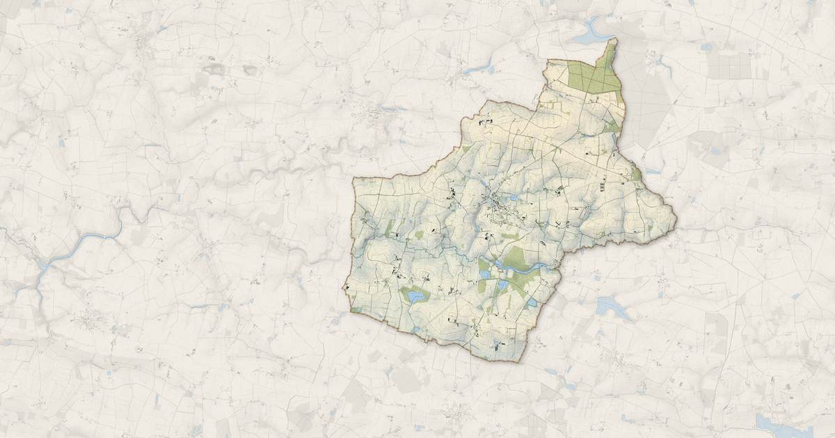 Portrait cartographique de La Chapelle-Glain : relief, eau, forêts, bâti et voies, calculés à partir des données de l'IGN
