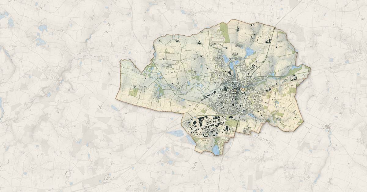 Portrait cartographique de Châteaubriant : relief, eau, forêts, bâti et voies, calculés à partir des données de l'IGN