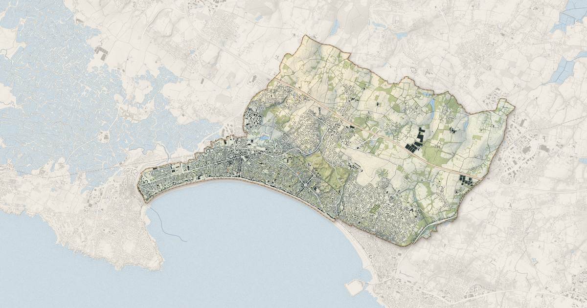 Portrait cartographique de La Baule-Escoublac : relief, eau, forêts, bâti et voies, calculés à partir des données de l'IGN