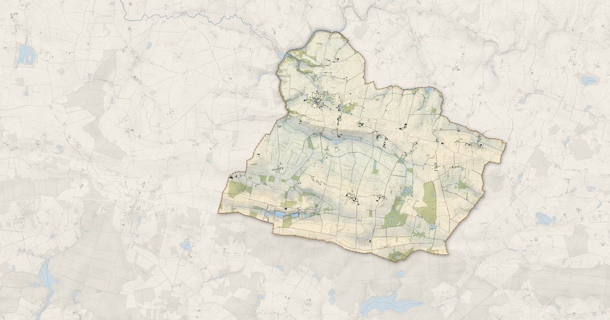 Portrait cartographique de Grand-Auverné : relief, eau, forêts, bâti et voies, calculés à partir des données de l'IGN