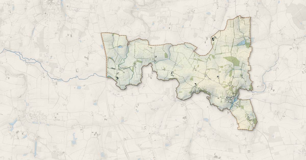 Portrait cartographique de Mouais : relief, eau, forêts, bâti et voies, calculés à partir des données de l'IGN