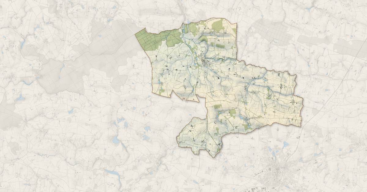 Portrait cartographique de Rougé : relief, eau, forêts, bâti et voies, calculés à partir des données de l'IGN