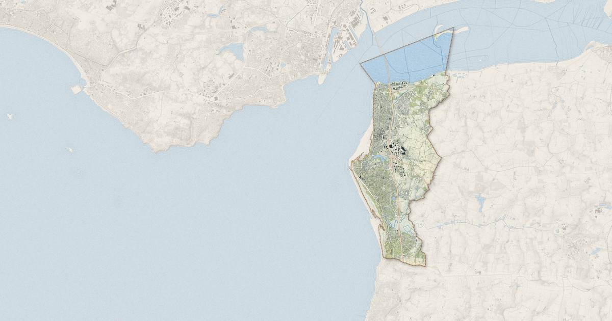 Portrait cartographique de Saint-Brevin-les-Pins : relief, eau, forêts, bâti et voies, calculés à partir des données de l'IGN