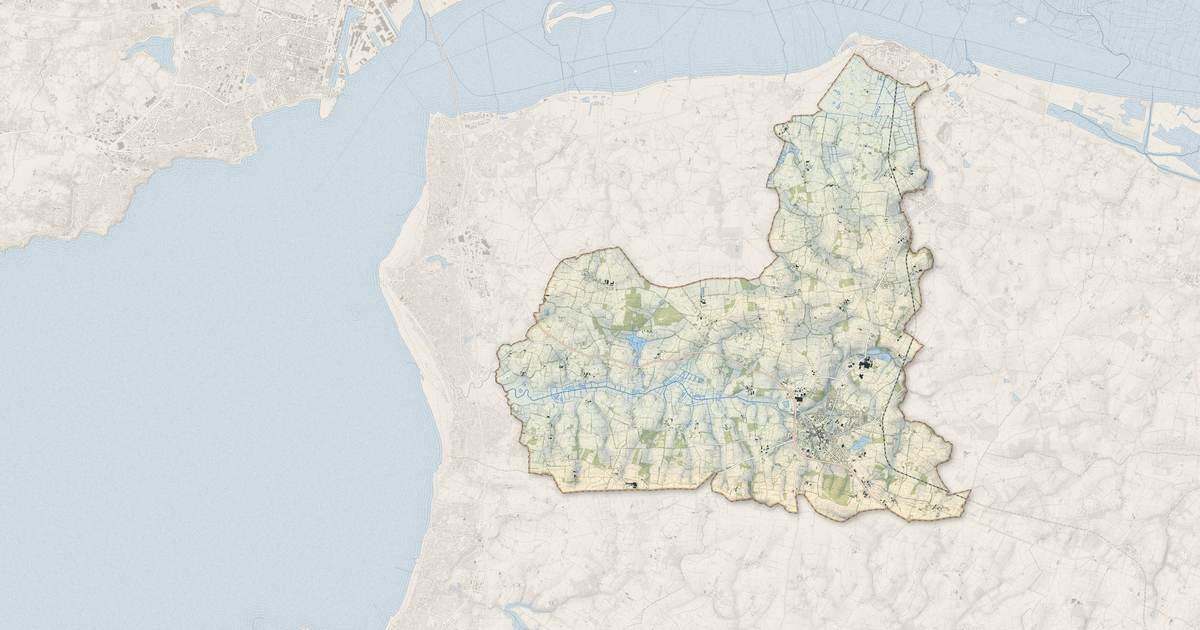 Portrait cartographique de Saint-Père-en-Retz : relief, eau, forêts, bâti et voies, calculés à partir des données de l'IGN