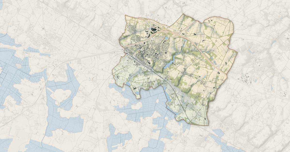 Portrait cartographique de Savenay : relief, eau, forêts, bâti et voies, calculés à partir des données de l'IGN