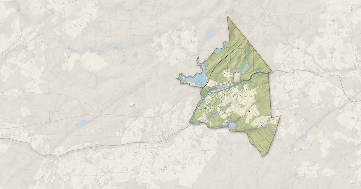 Portrait cartographique de Combreux : relief, eau, forêts, bâti et voies, calculés à partir des données de l'IGN