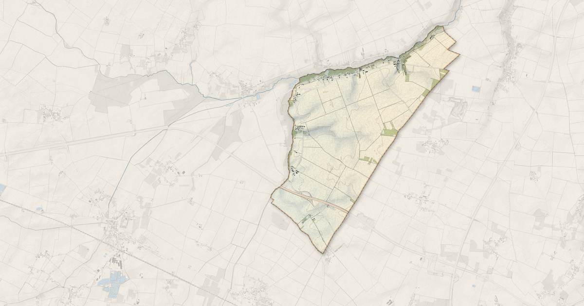 Portrait cartographique de Courtempierre : relief, eau, forêts, bâti et voies, calculés à partir des données de l'IGN