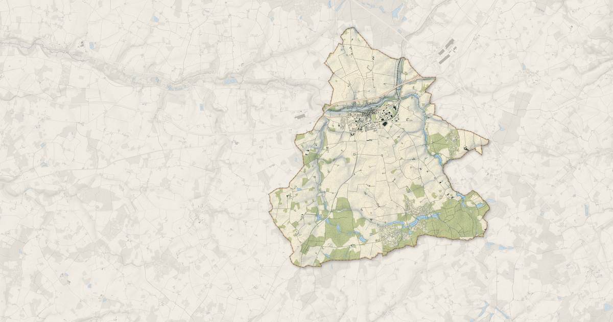 Portrait cartographique de Courtenay : relief, eau, forêts, bâti et voies, calculés à partir des données de l'IGN