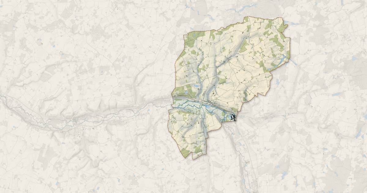 Portrait cartographique de Douchy-Montcorbon : relief, eau, forêts, bâti et voies, calculés à partir des données de l'IGN