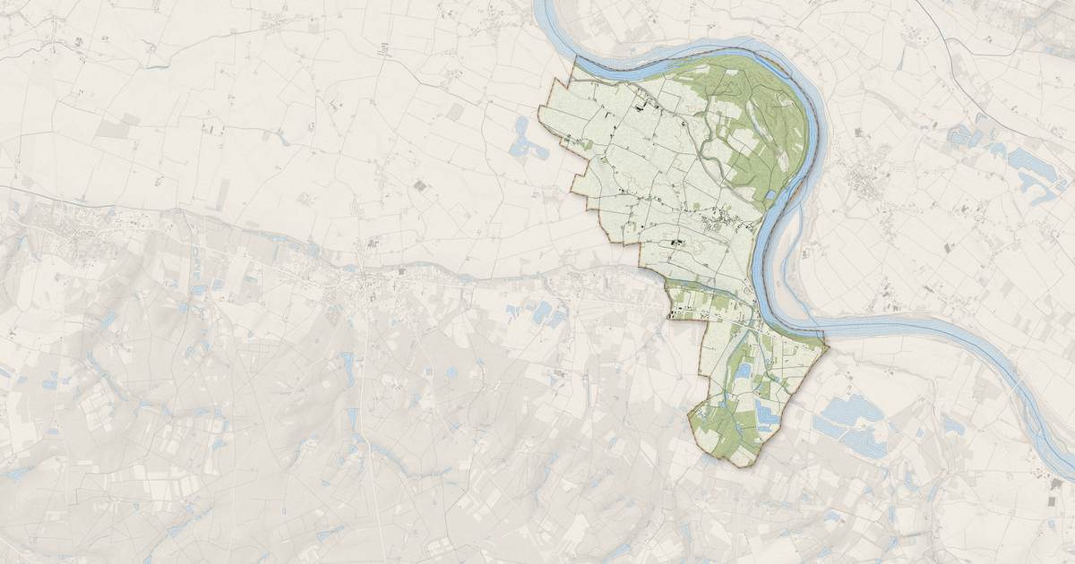 Portrait cartographique de Guilly : relief, eau, forêts, bâti et voies, calculés à partir des données de l'IGN