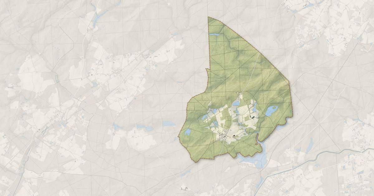 Portrait cartographique de Seichebrières : relief, eau, forêts, bâti et voies, calculés à partir des données de l'IGN