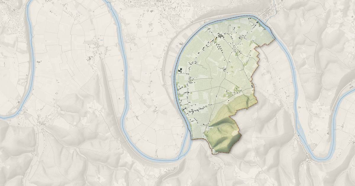 Portrait cartographique de Anglars-Juillac : relief, eau, forêts, bâti et voies, calculés à partir des données de l'IGN