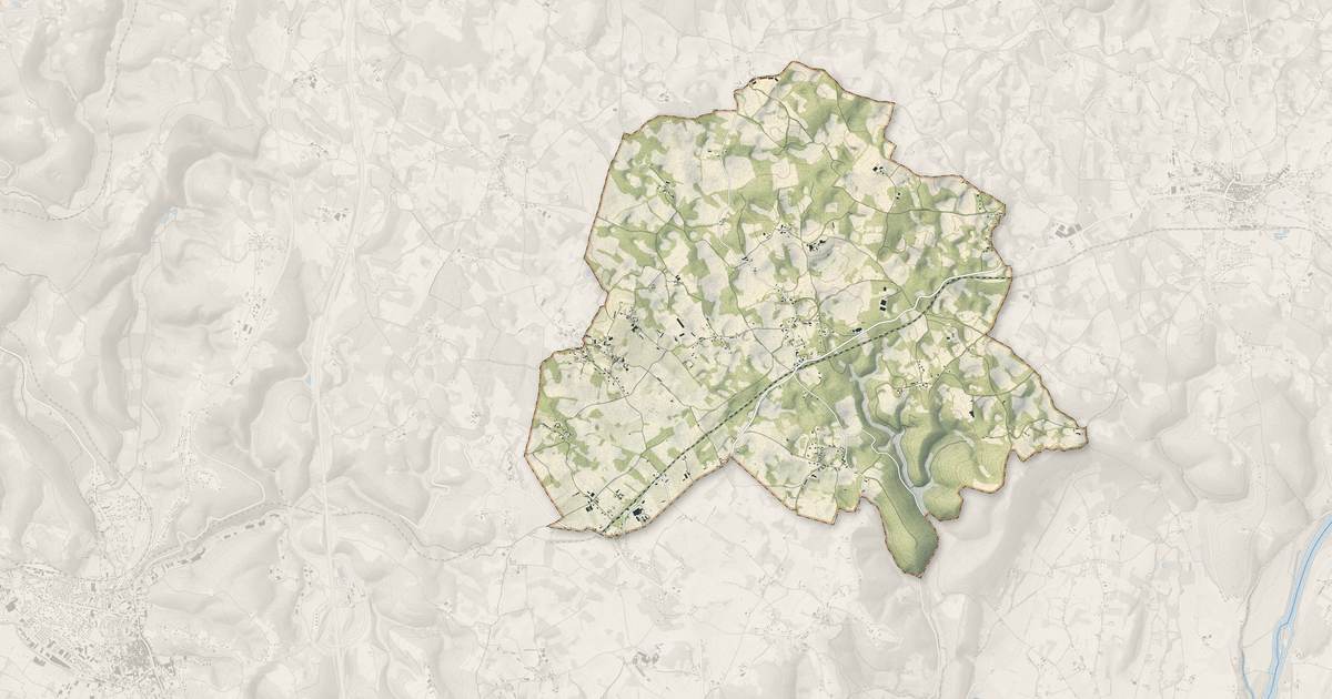 Portrait cartographique de Baladou : relief, eau, forêts, bâti et voies, calculés à partir des données de l'IGN